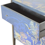 Commode en bois massif design de couleur noire rustique accompagnée de teinte bleu nuit et motif  oiseaux.