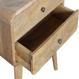 Petit meuble de rangement en bois brut très fonctionnel pour vos intérieurs. 