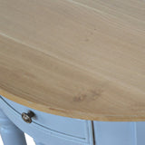 Table demi lune design scandinave bicolore avec des lignes épurées et une finition chêne massif . Cette table peut également être un meuble TV.