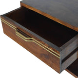 Meuble de chambre en bois naturel style vintage pour des petits espaces. 