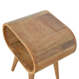 Petite table ronde en bois naturel  clair.