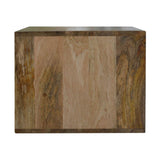 Chevet vintage en bois massif de forme rectangulaire fabriqué en bois.