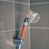 Un pommeau de douche, composé de différentes céramiques, il dégage en sortie une eau de la qualité thermale et procure un confort exceptionnel.