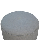 Pouf design scandinave fonctionnel pour accompagner un meuble en bois naturel massif.