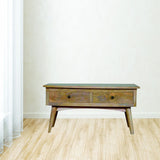 Accompagnez cette belle table basse en bois d'une table d'appoint en teck massif pour embellir votre salon. 