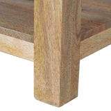 Table en bois de forme rectangulaire style scandinave parfaite pour un loft ou une maison avec des intérieurs bois design nordique.